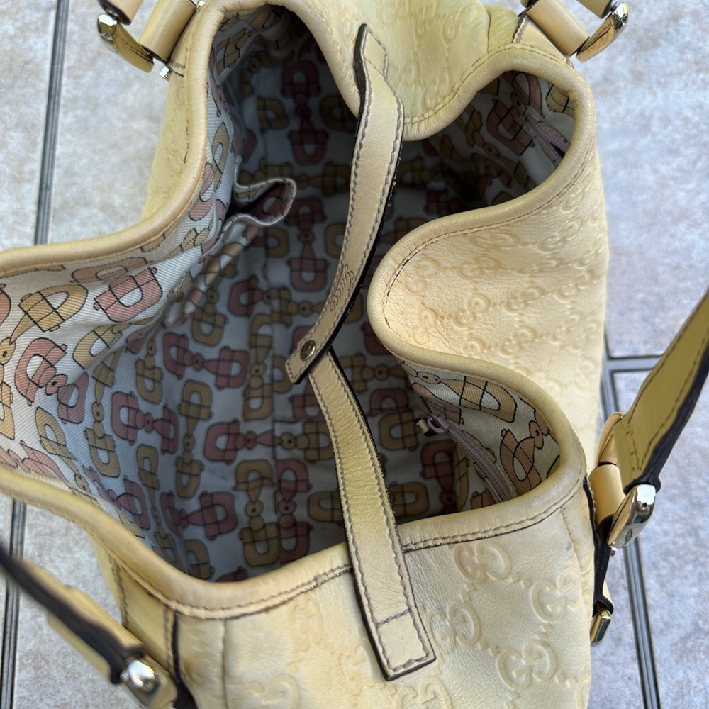 GUCCI
Guccissima Leather Shoulder Bag - Picture 6 of 16